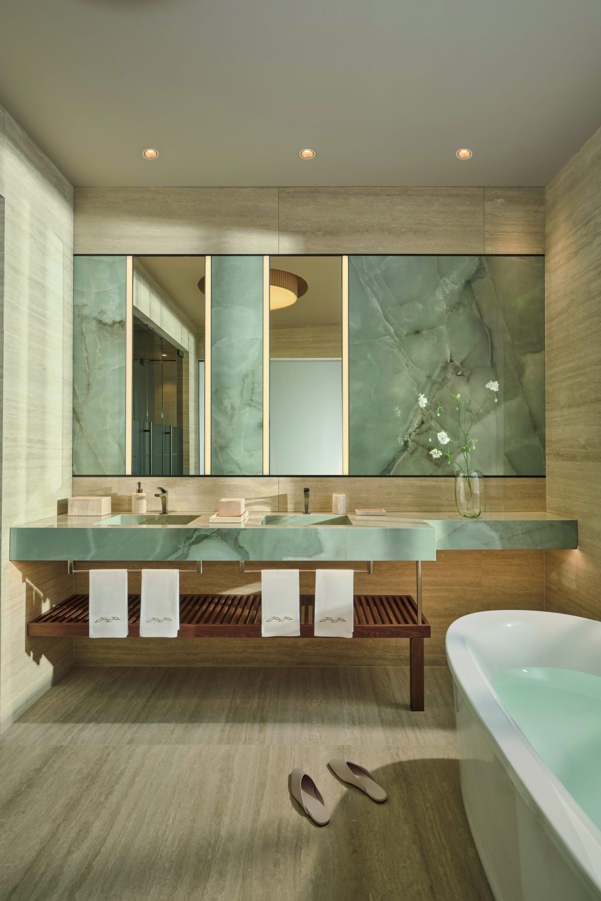 07_Master Bathroom