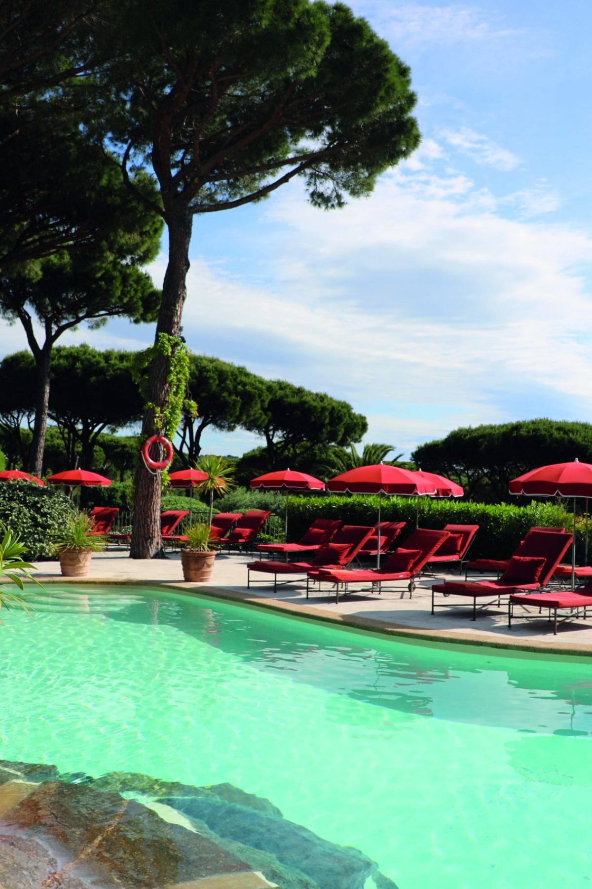 2021-piscine-villa-marie-saint-tropez-transat-terracota-hortense-sadou