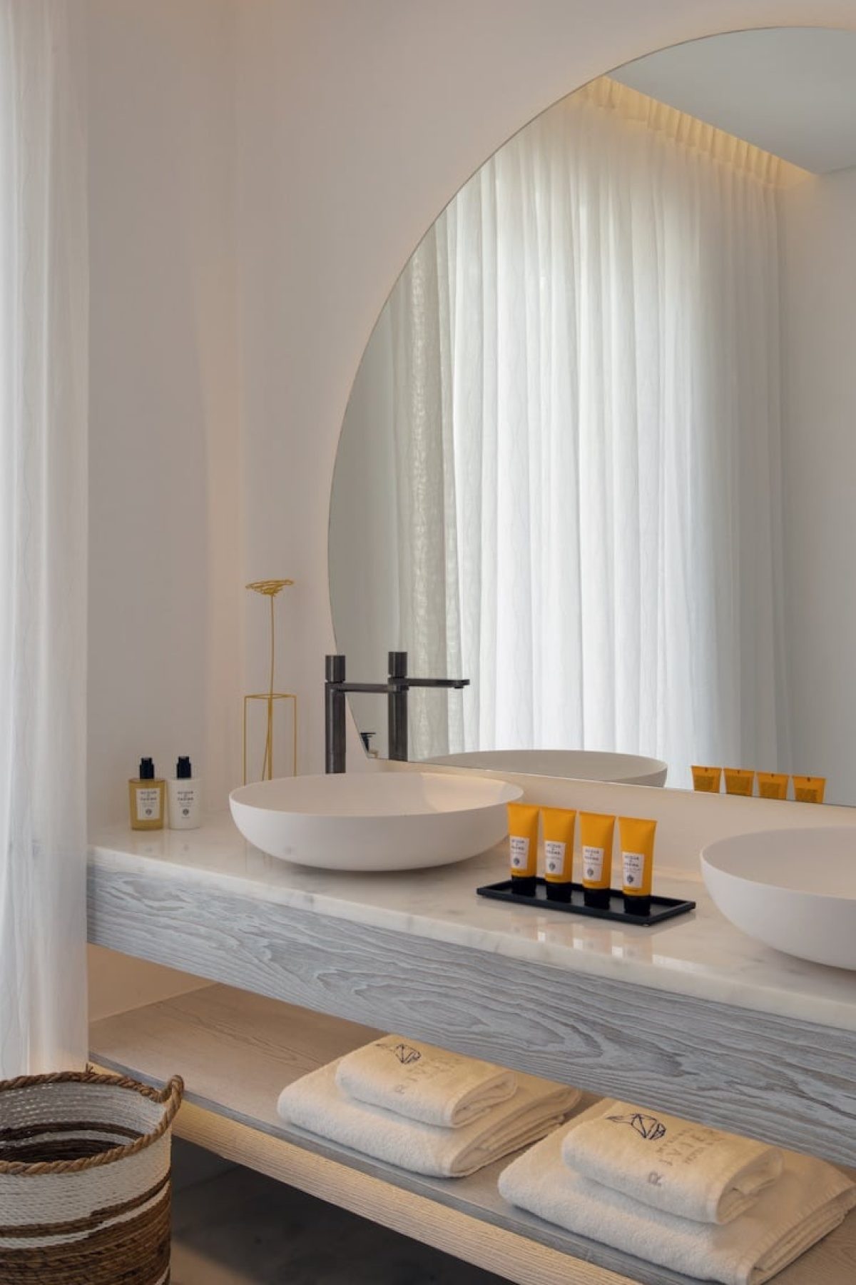 6088383a4eba71fbd2aad8db_VILLA-SUITE-BATHROOM
