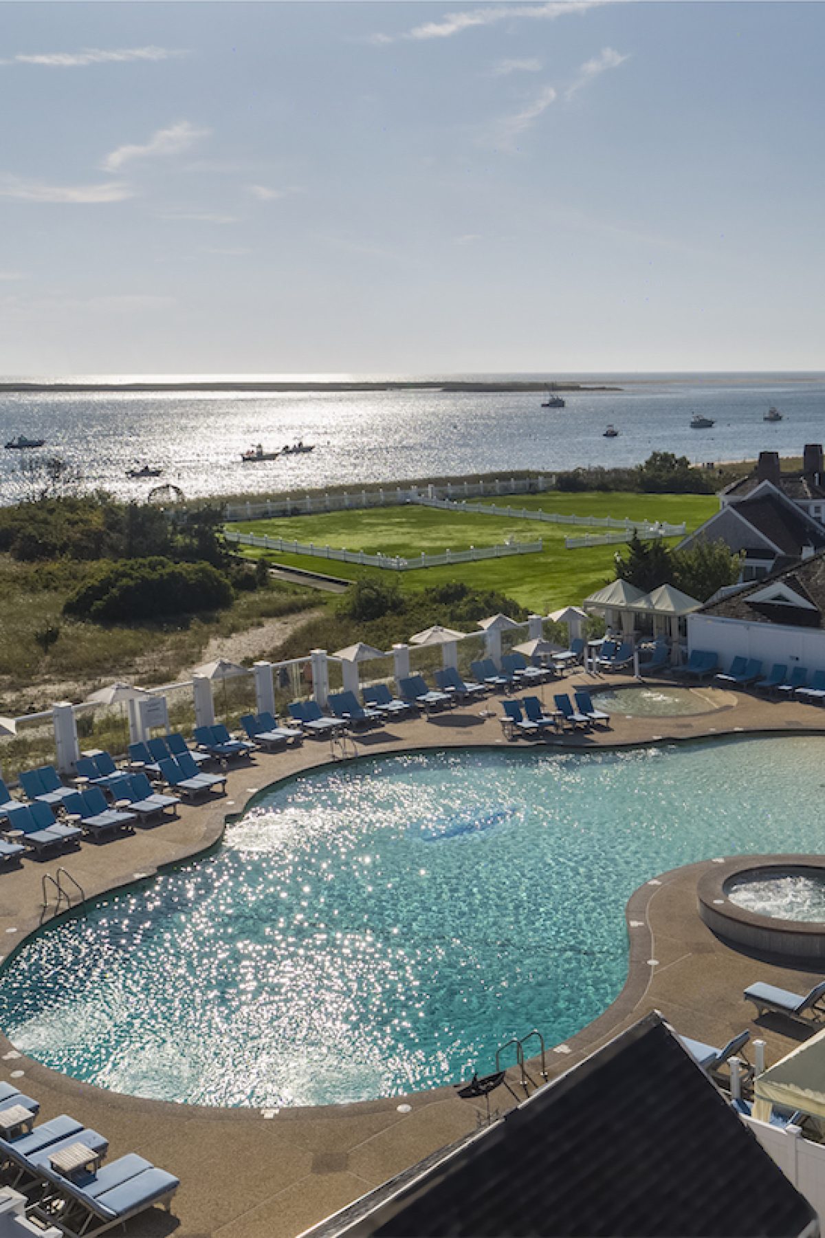 61c34b9db5dfae788092426e_2019-Pool-and-South-Lawn-RM-HiRes