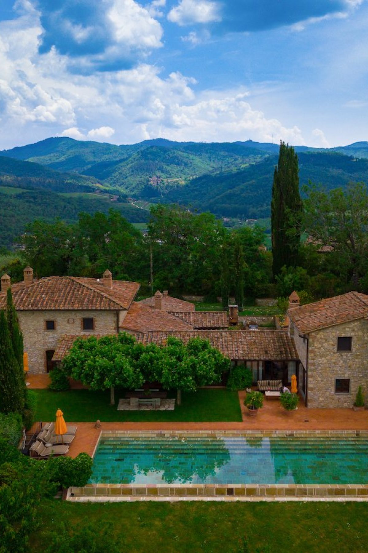 6279be7a2850f9acf7f52039_Tuscan-Farmhouse-13-2