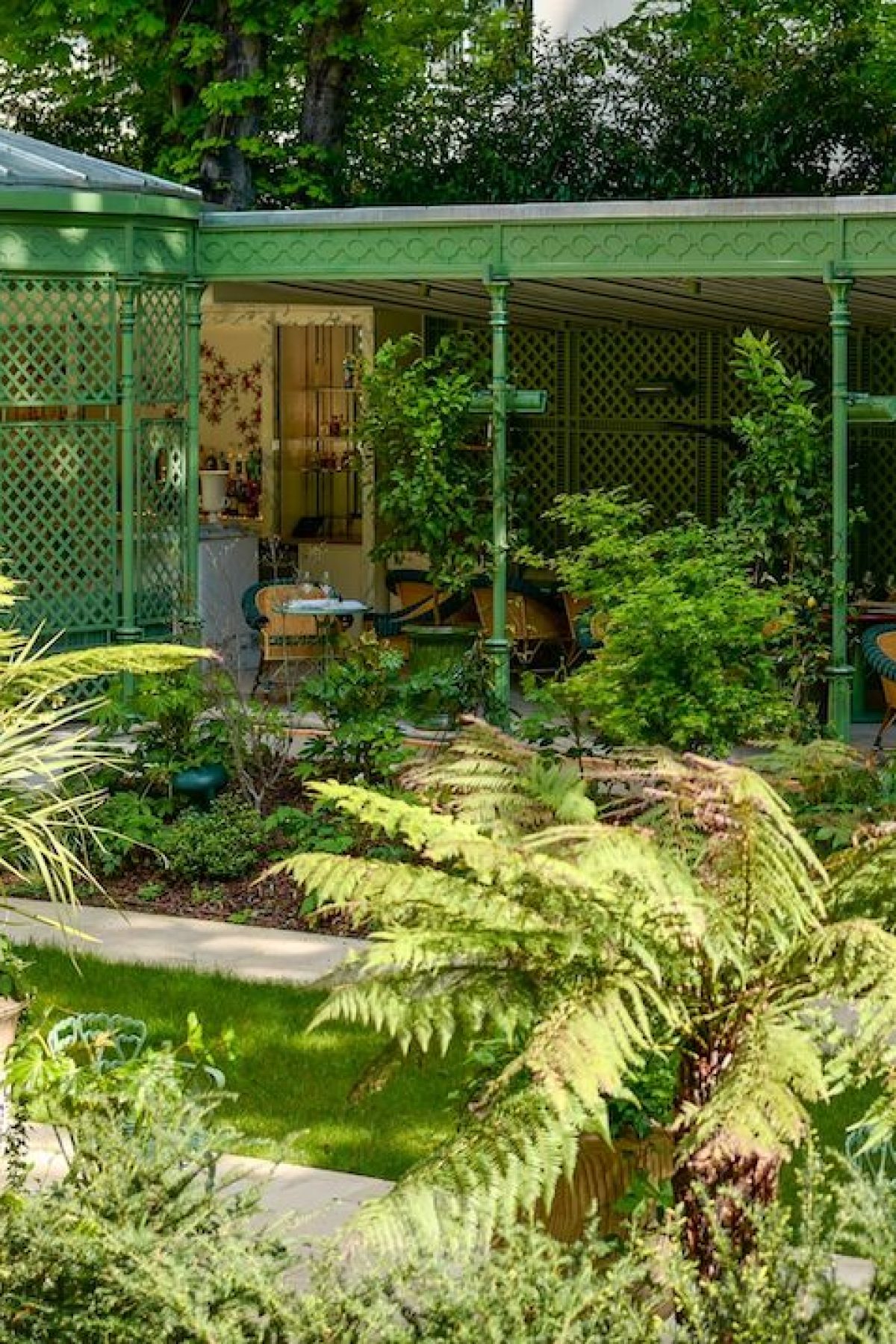 637ced1f2af4070b77b4ef0c_Saint-James-Paris-pergola-20