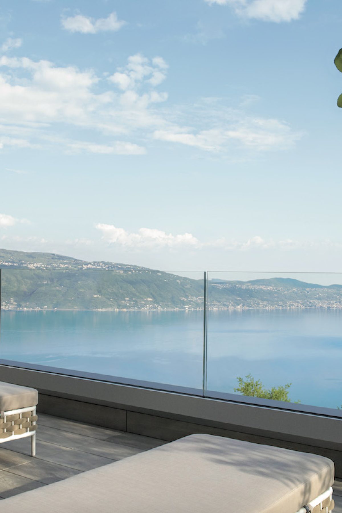63b6110ef49c50038e954f1c_20_Sky-Suite_Terrace