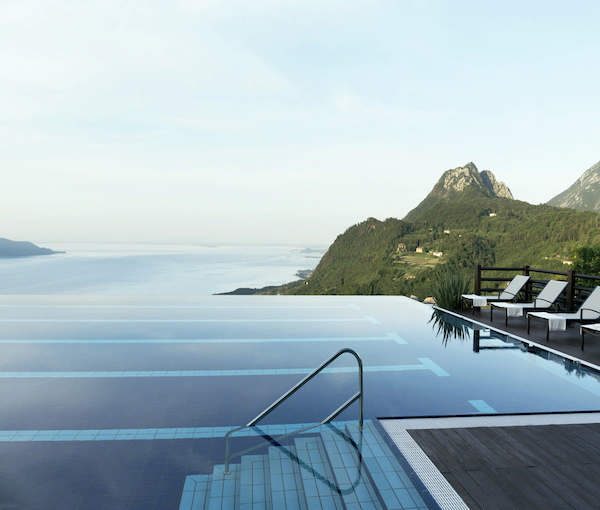 63dbe88f715deec78ae33e88_02_Pool_Infinity-with-a-view