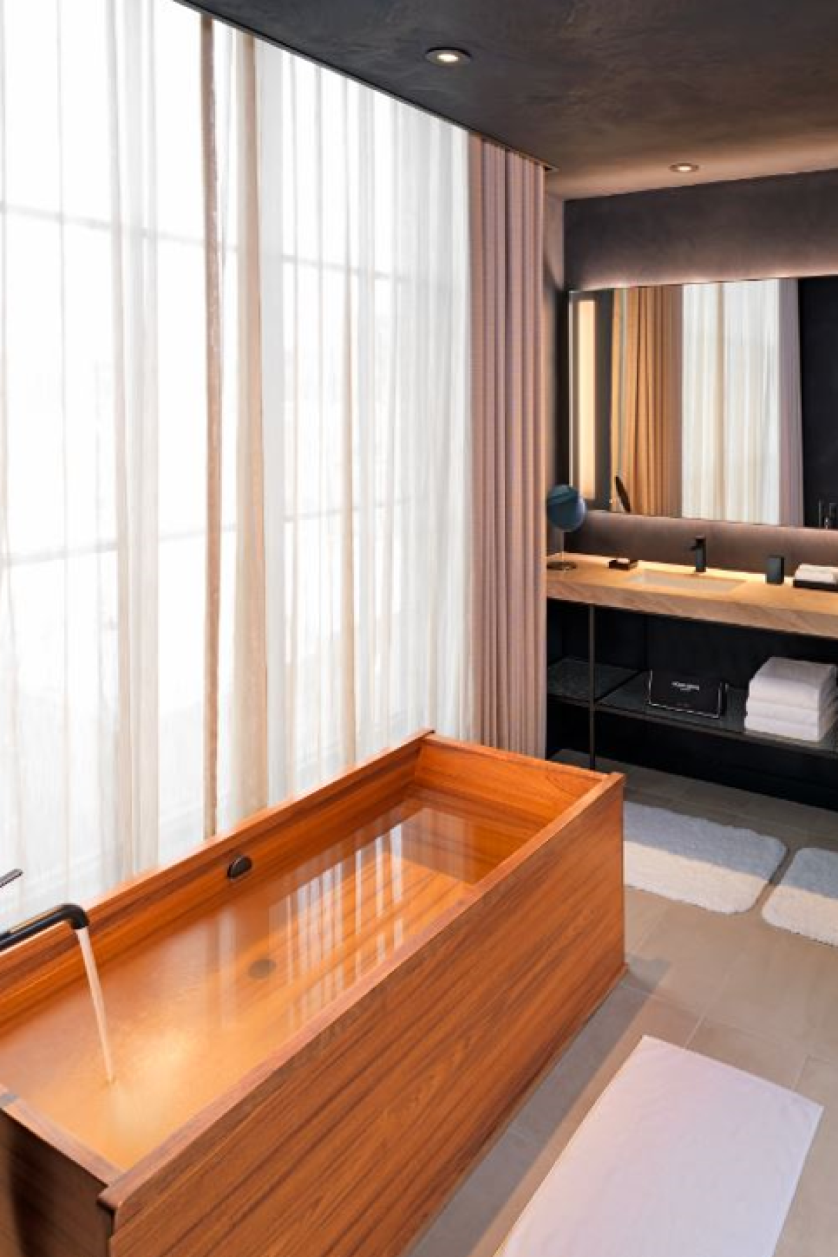 63f6e4aa96545713a63f046e_Nobu-Hotel-Chicago-Zen-Suite-Bathroom
