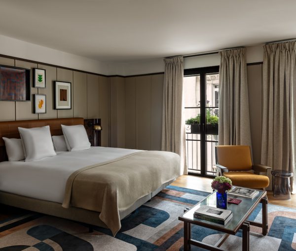 64efea58241a6f00f9bc363c_Norman-Paris-©-Deluxe-room-2