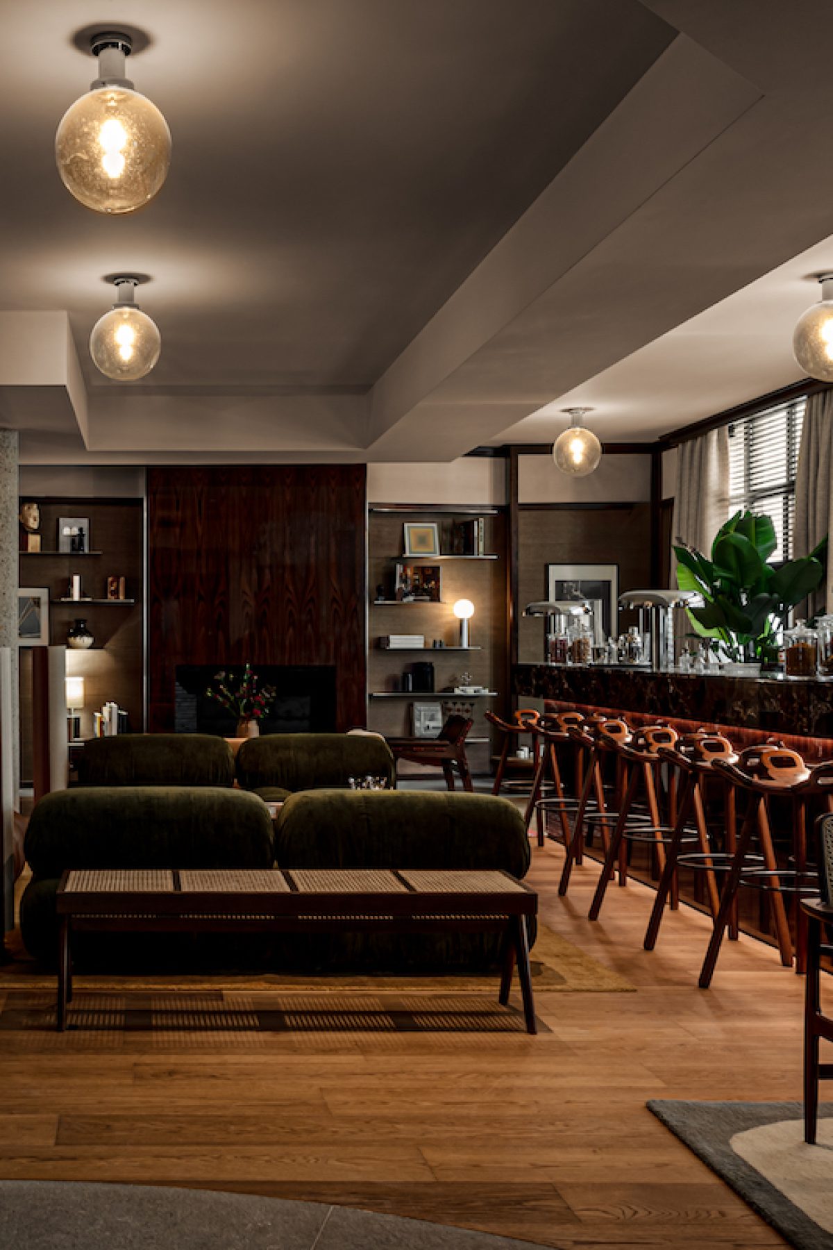 64ffb911171842061b82acc4_Norman-Paris-Bar-1-©MrTripper