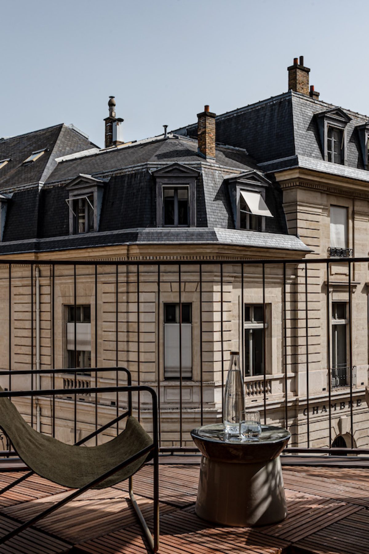 64ffb940171842061b82d703_Norman-Paris-Junior-suite-corner-5-©MrTripper