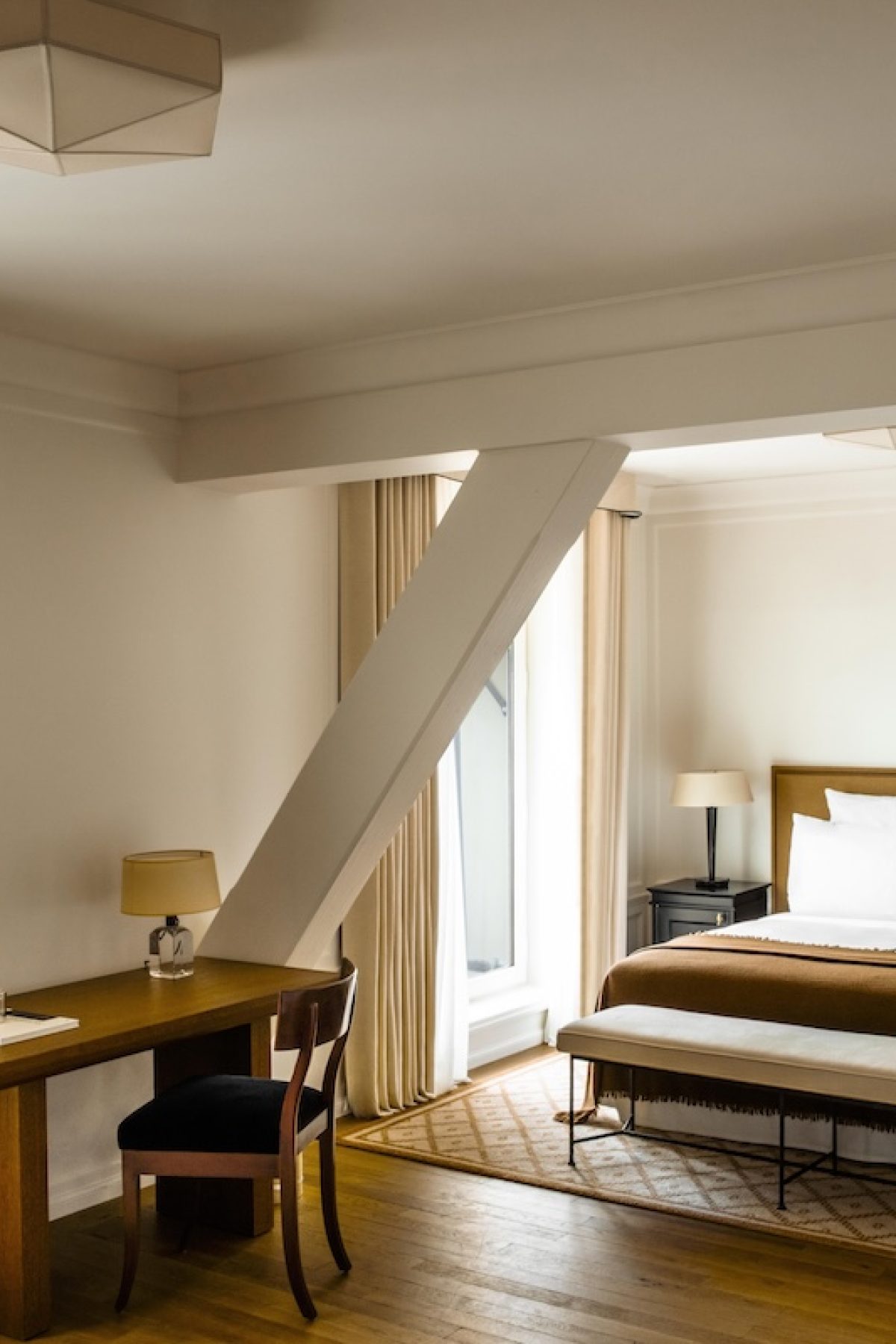 669bd76d12b8175b7dd80b03_Balzac-Suite-vue-Tour-Eiffel-copyright-Matthieu-Salvaing