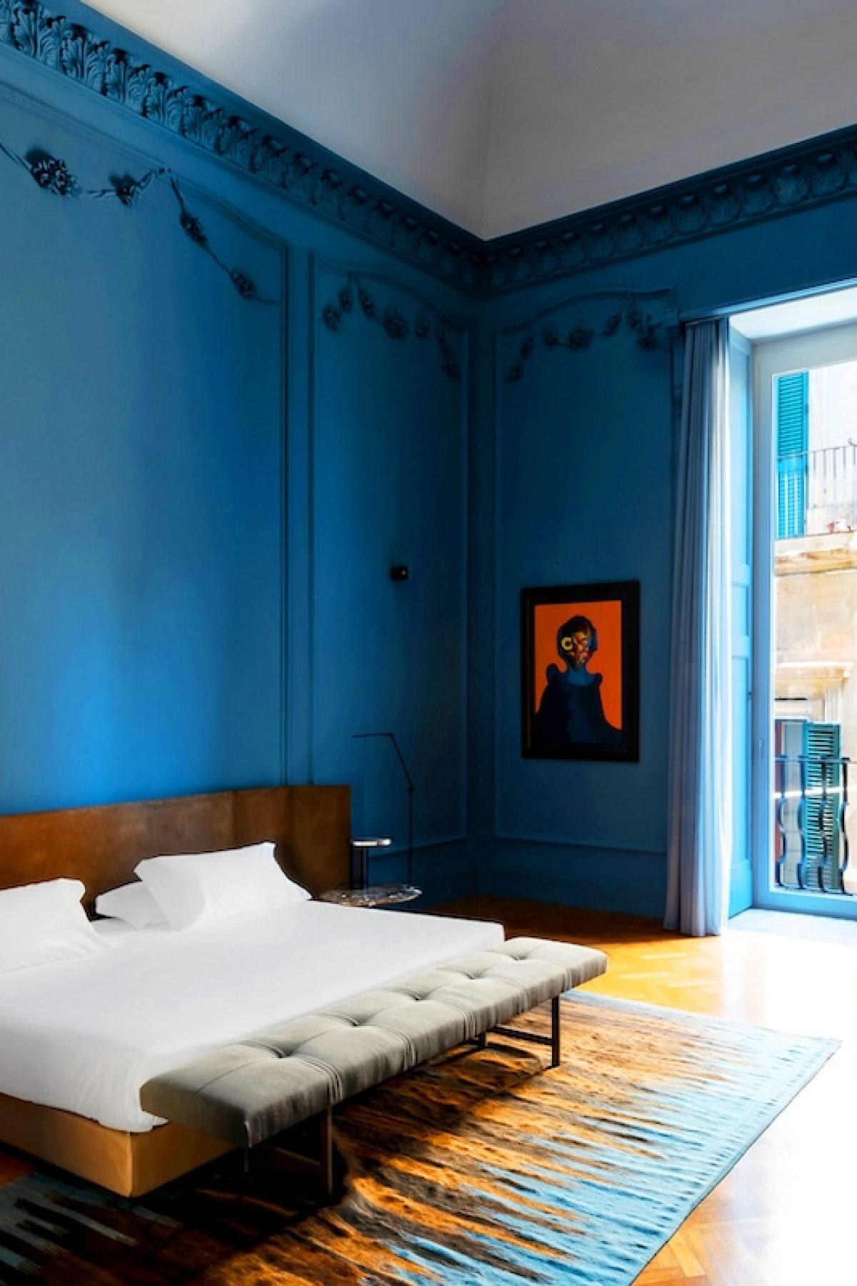 669d727be0569d27b2740159_05.Blue-Room-1