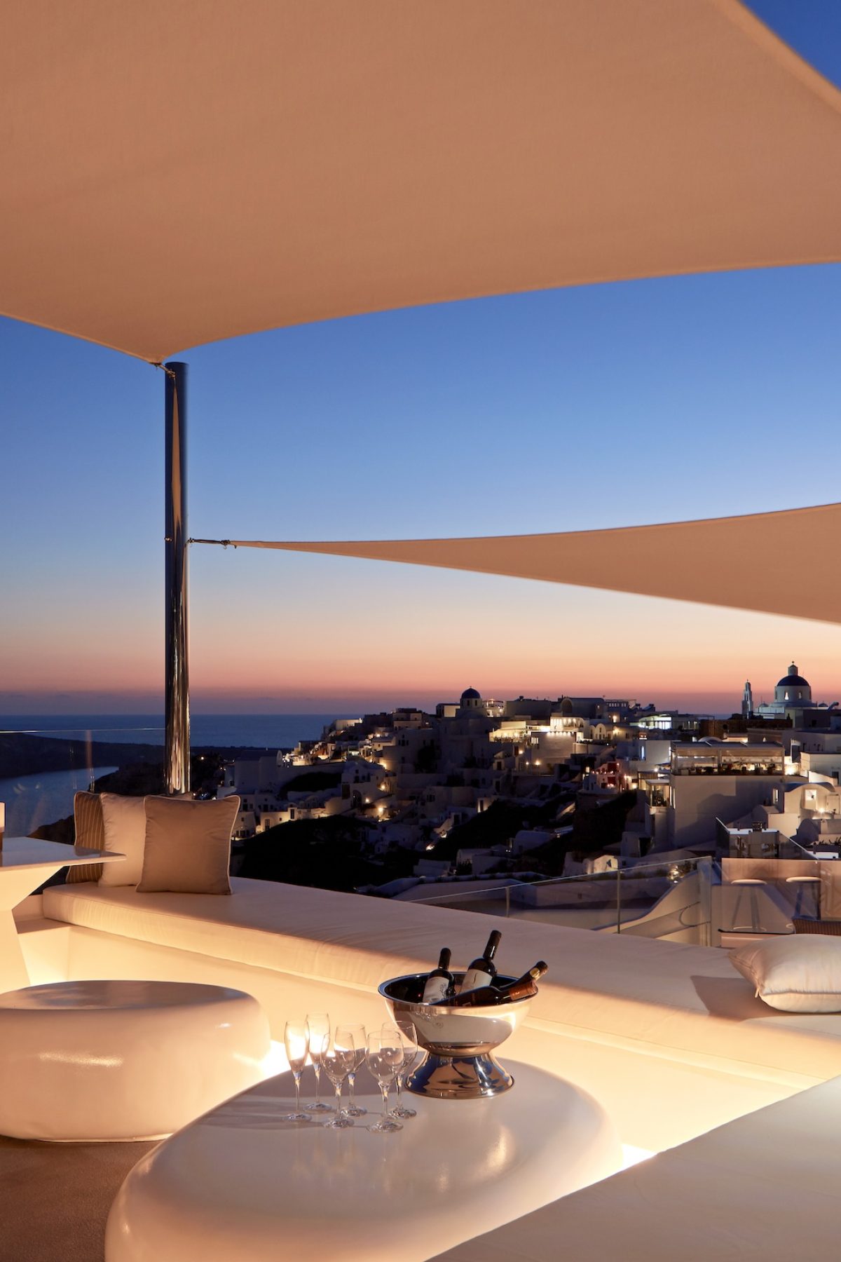 66bb71a88fb98d0dba0a9a37_CanavesOia-Sunday-Suites-signature-photos-2