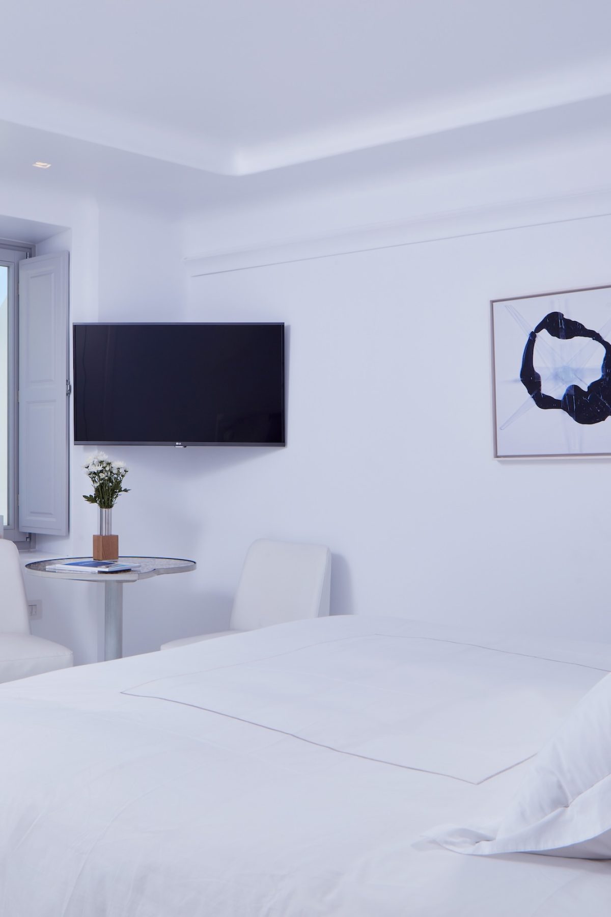 66bb72232eedbb15f911c237_CanavesOia-Sunday-Suites-signature-photos-8