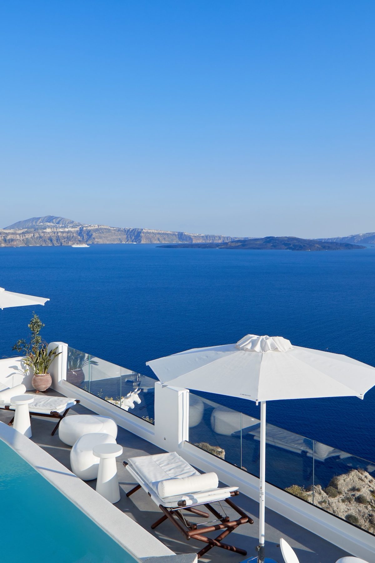 66bb729e4d9501d947a7c96e_CanavesOia-Sunday-Suites-signature-photos-5