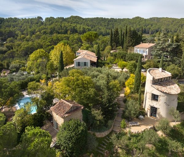 67983b8ceb4ef82823f483f0_Vue du domaine @HerveFabre
