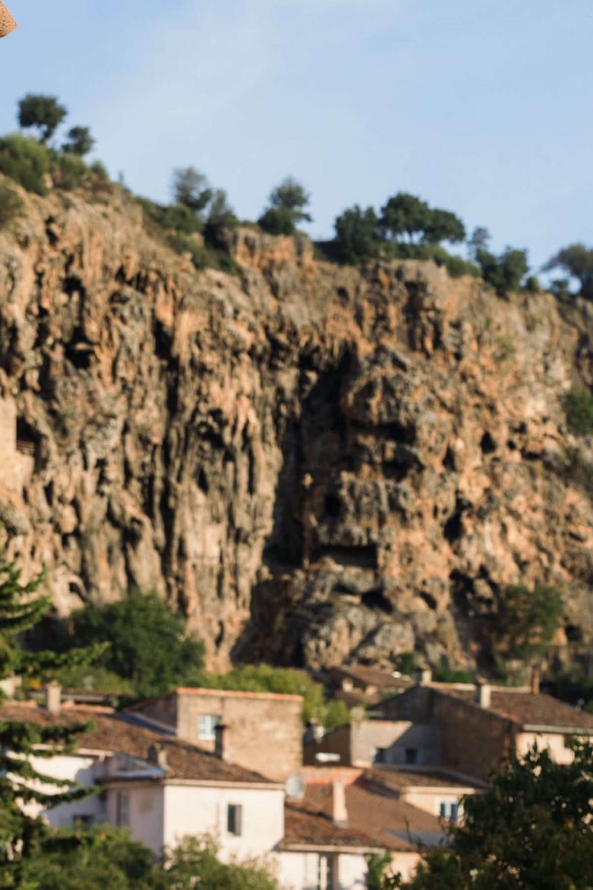 67983c7985abf316e1f112a7_Rocher de Cotignac @HerveFabre-p-1600