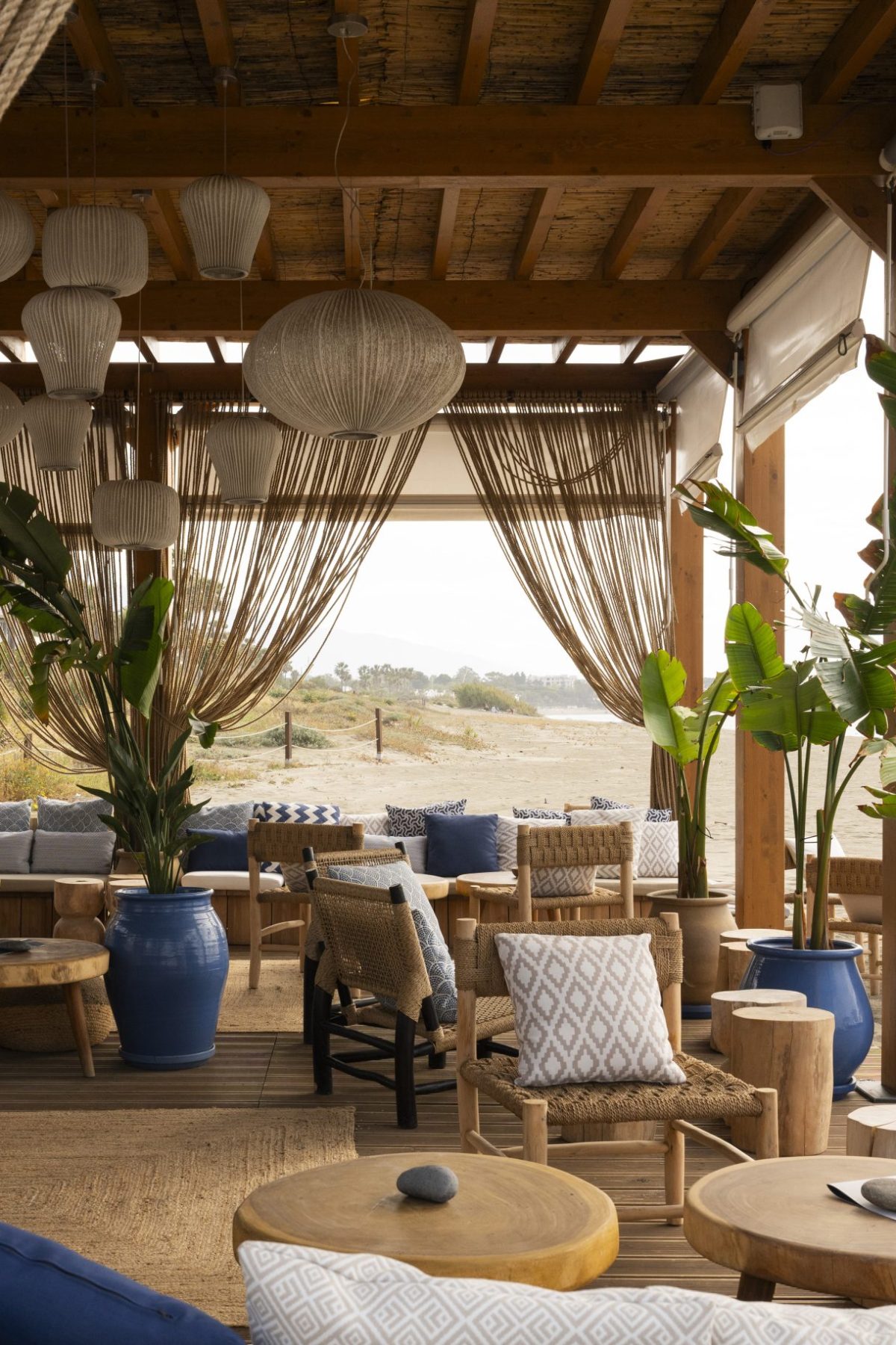 AZURE Beach Lounge