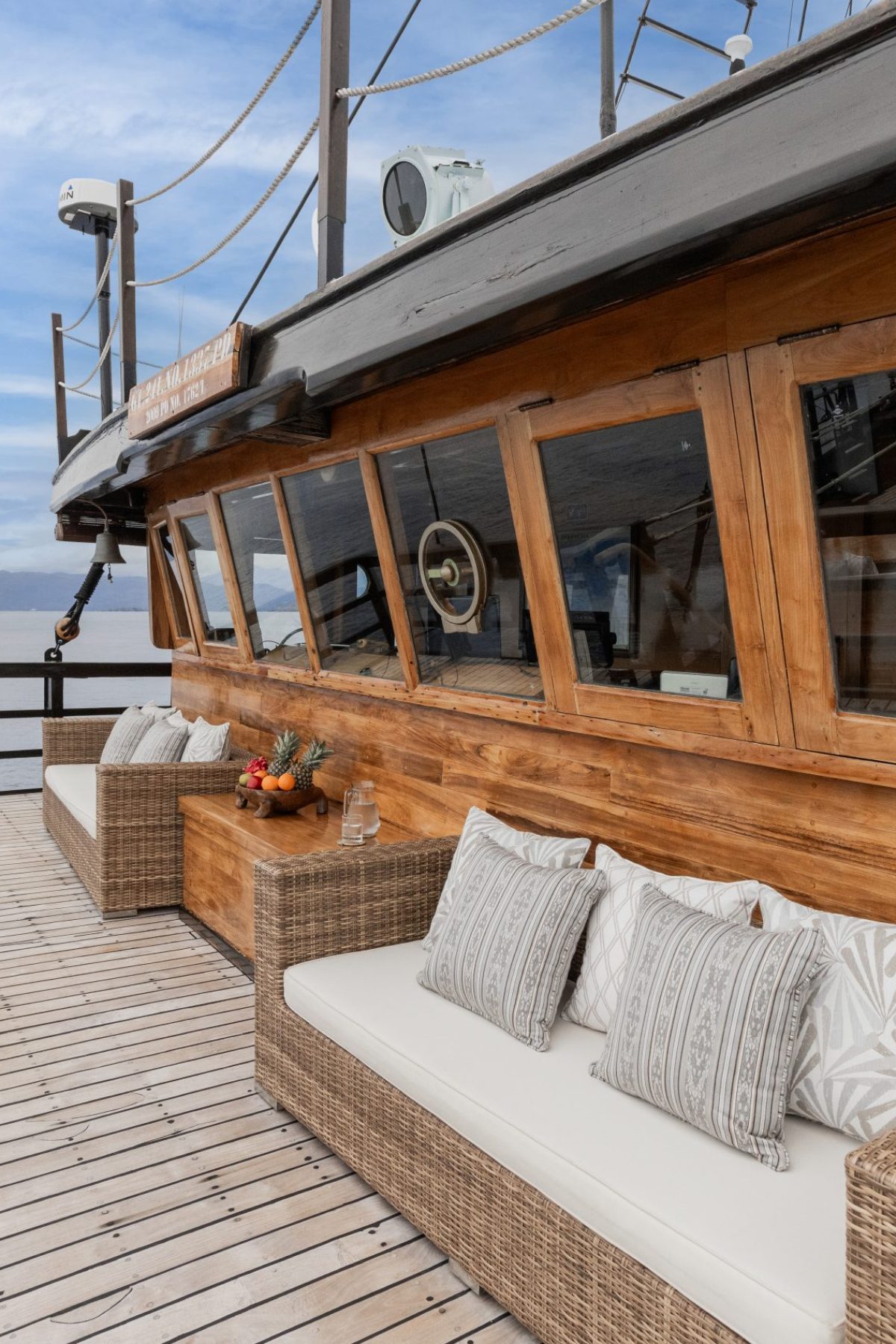 El Aleph_navigation deck (foredeck by the bridge)