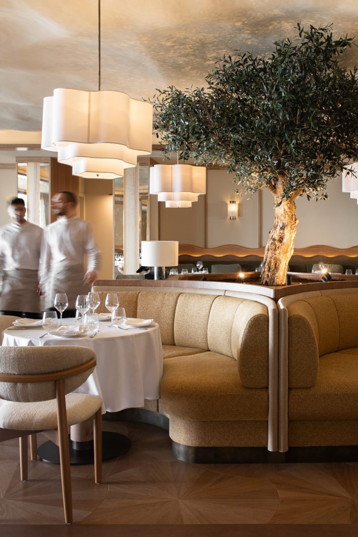 METT-Barcelona-Hotel-Albarada-Wide-Shot-Waiters