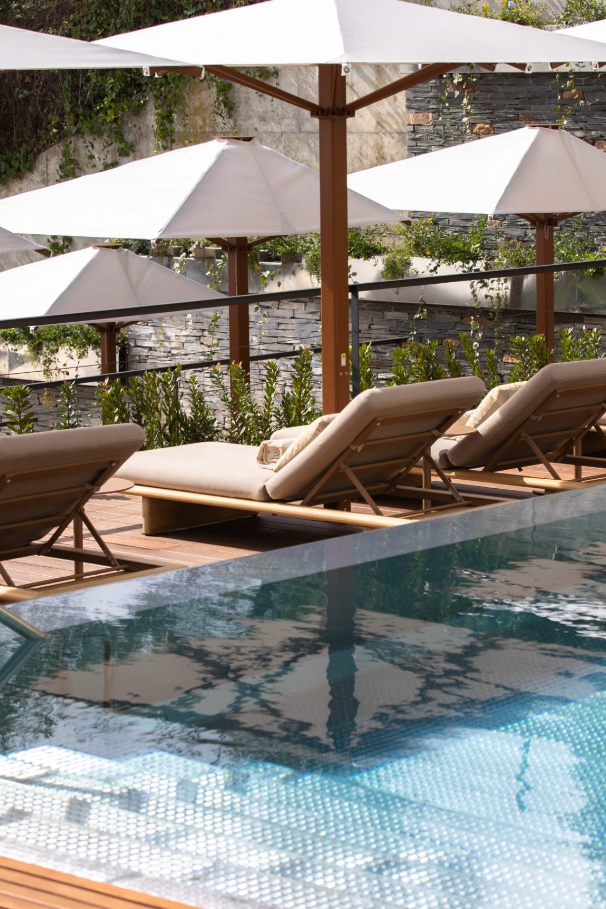 METT-Barcelona-Hotel-Pool-Club-Outdoor-Pool-Corner-Pool-Sunbeds