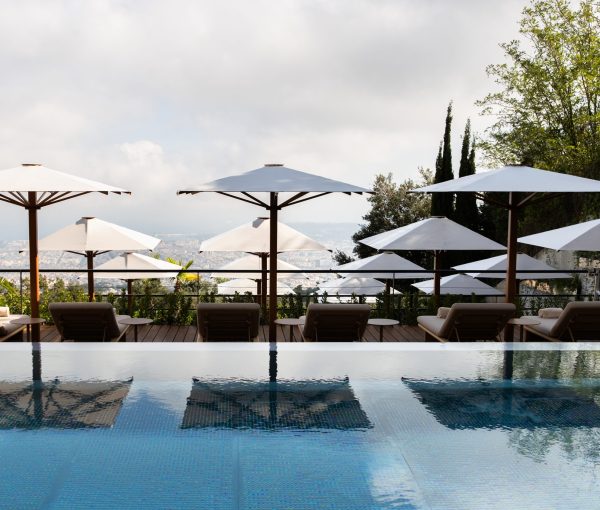 METT-Barcelona-Hotel-Pool-Club-Sunbeds-and-Skyline